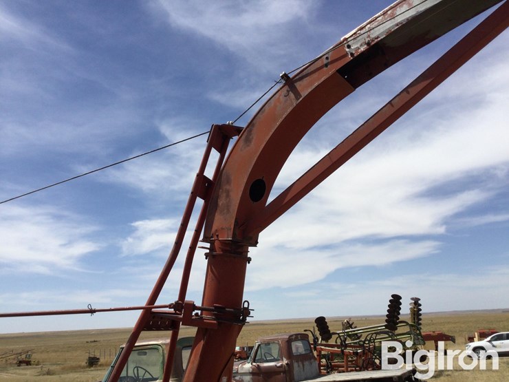 new-holland-880-image-17