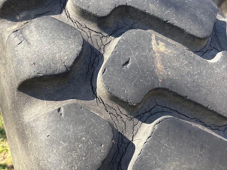 michelin-23.5-r25-spare-tire-image-7