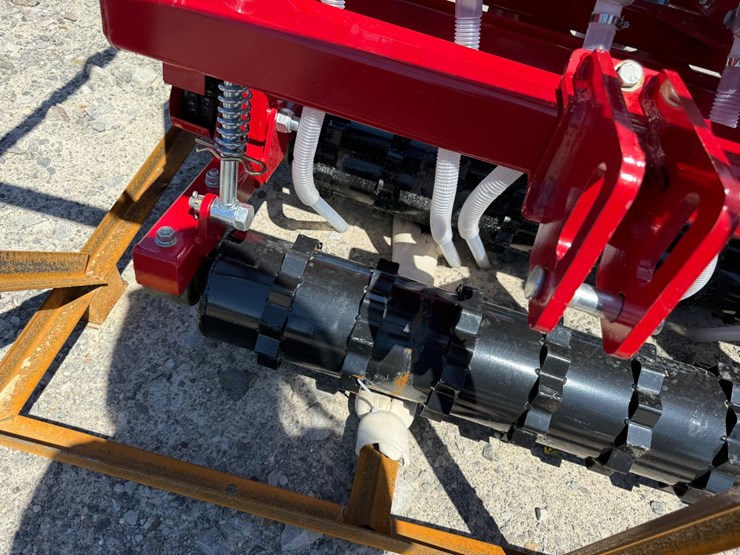 #45358-•-unused-agt-stsd10-skid-steer-seeder-stsd10260106294-image-6