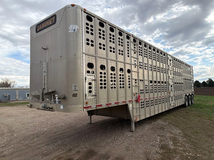 2008-wilson-livestock-trailer-image-2