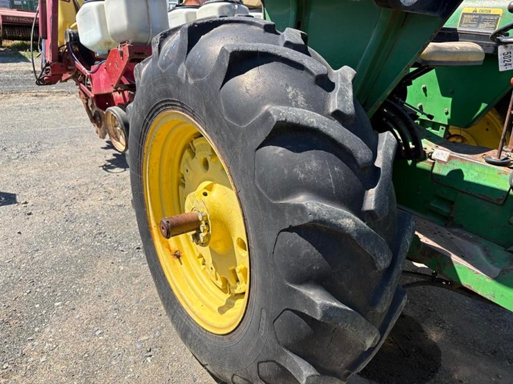 john-deere-2440-image-9