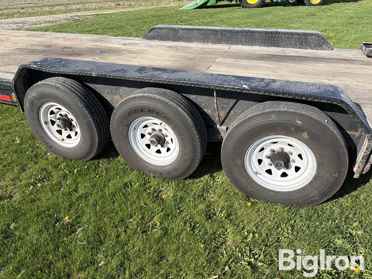 2009-load-max-tri/a-gooseneck-flatbed-trailer-image-11