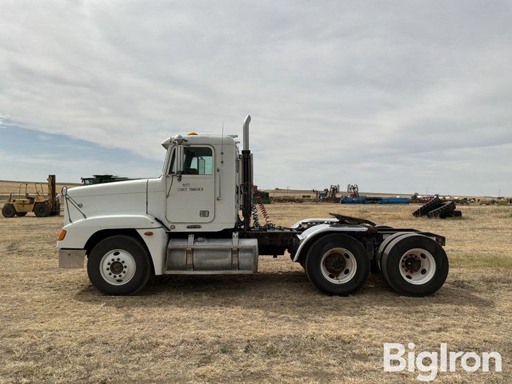 2000-freightliner-fld120-image-8