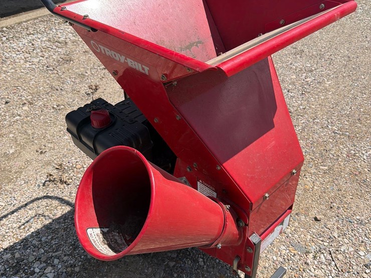 troy-bilt-10hp-wood-chipper/shredder-image-3