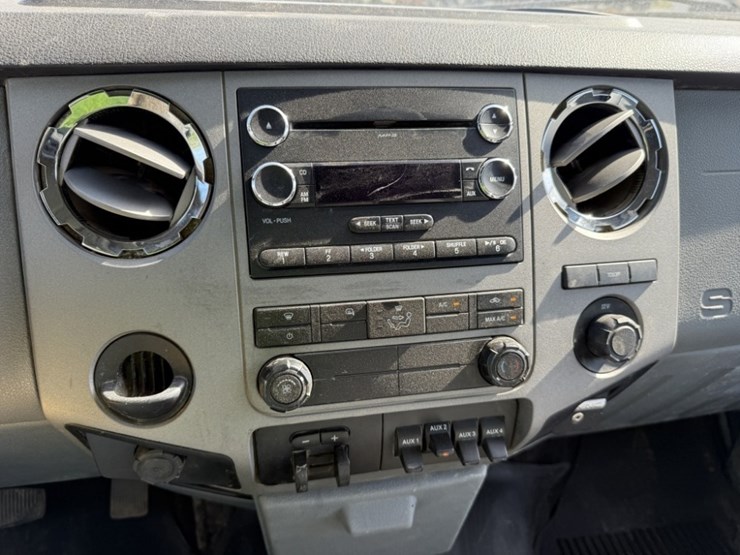 2016-ford-f350-sd-xlt-image-29