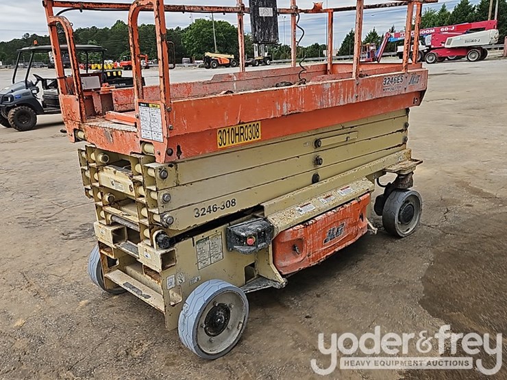 2016-jlg-3246es-image-5