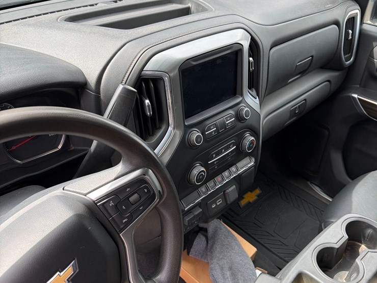 2021-chevrolet-2500hd-image-37
