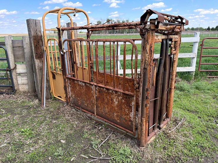 formost-chute-w/-manual-gate-image-2