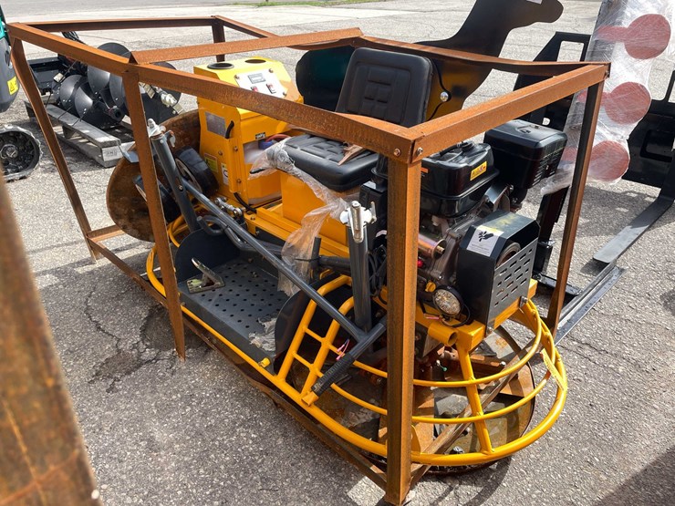 #9043-•-unused-ride-on-concrete-power-trowel-(o12)-image-1