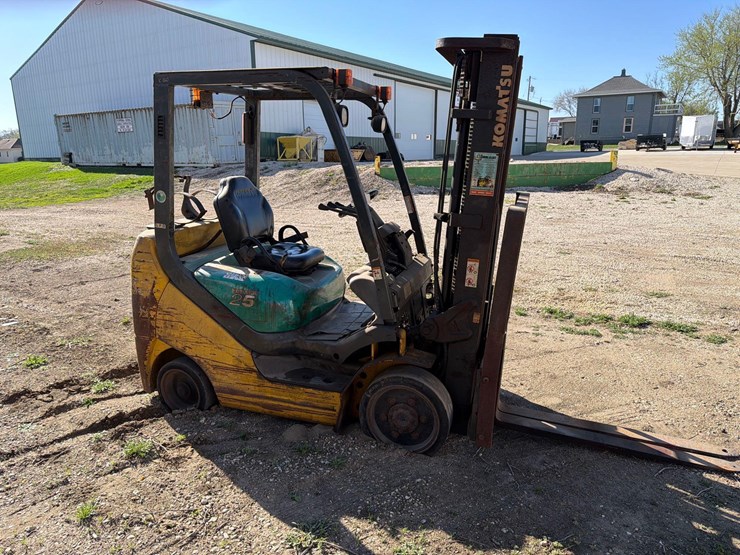 2007-komatsu-fg25st-propane-forklift-image-2
