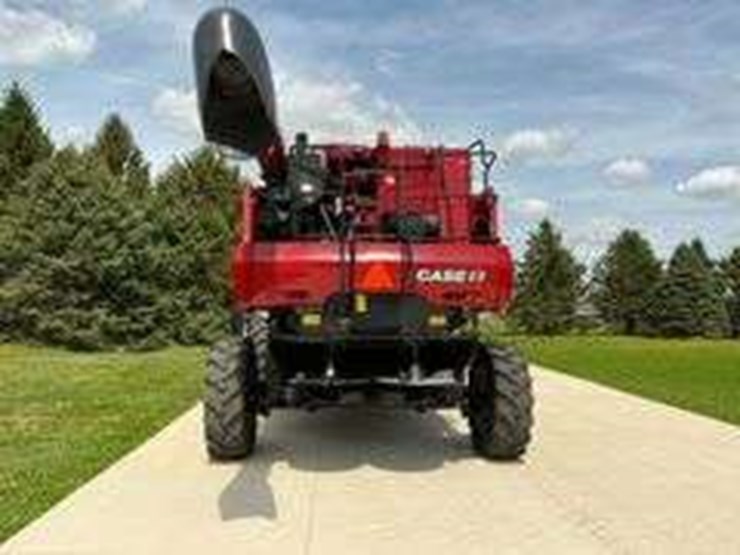 2012-case-ih-6130-image-12