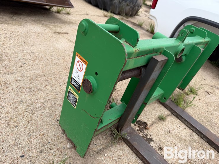 john-deere-pallet-forks-image-17