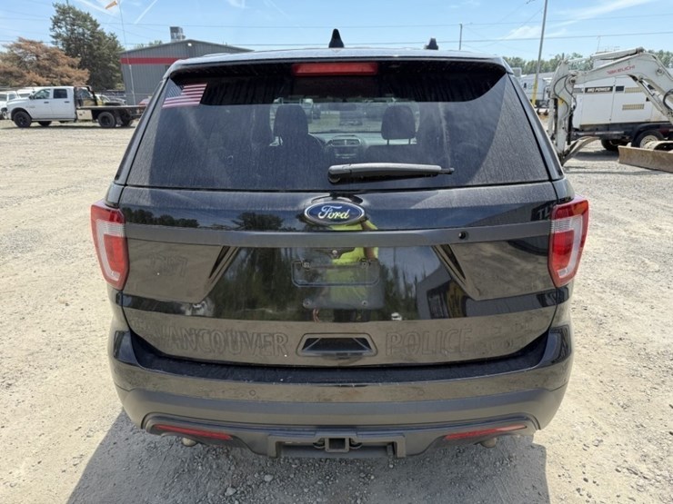 2017-ford-explorer-image-5