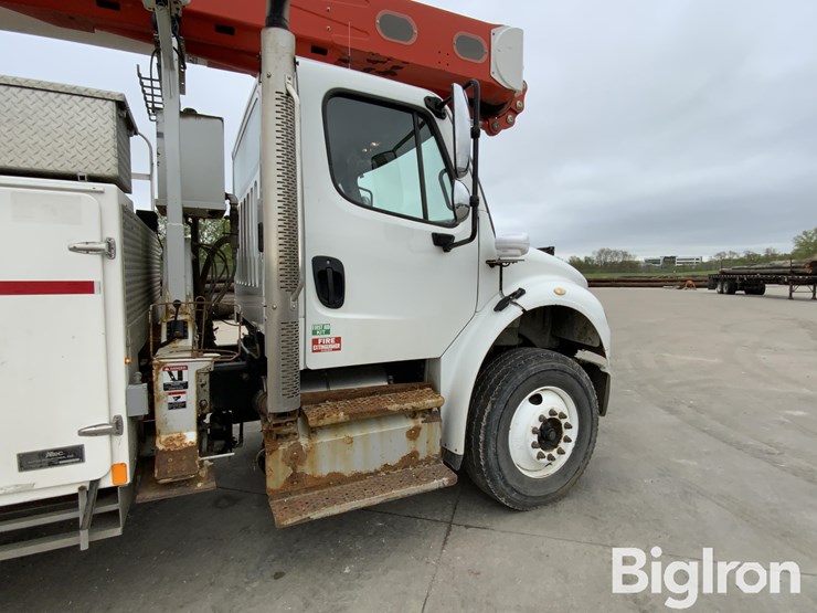 2013-freightliner-m2-106-image-12