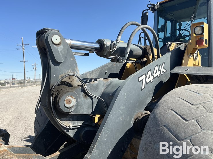 2018-deere-744k-image-20