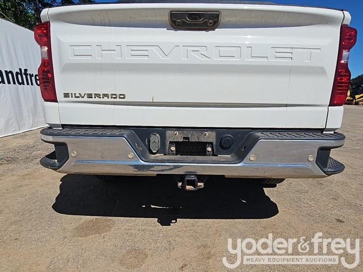 2022-chevrolet-1500-image-17