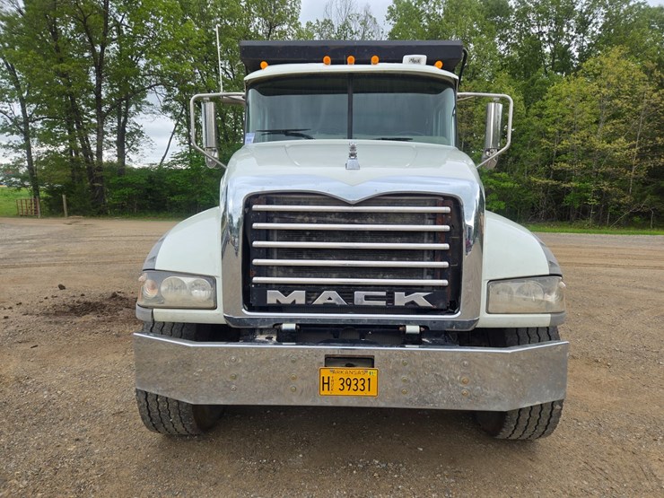 #24295-•-2011-mack-gu713-dump-truck-image-26