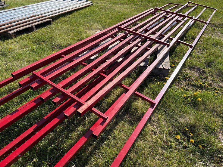 4-sections-of-4-bar-bunk-fencing-image-4
