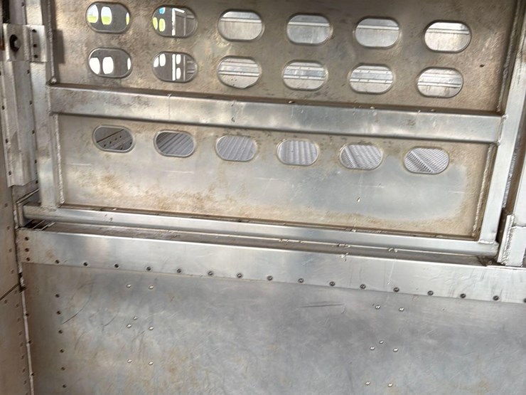 2008-wilson-livestock-trailer-image-77