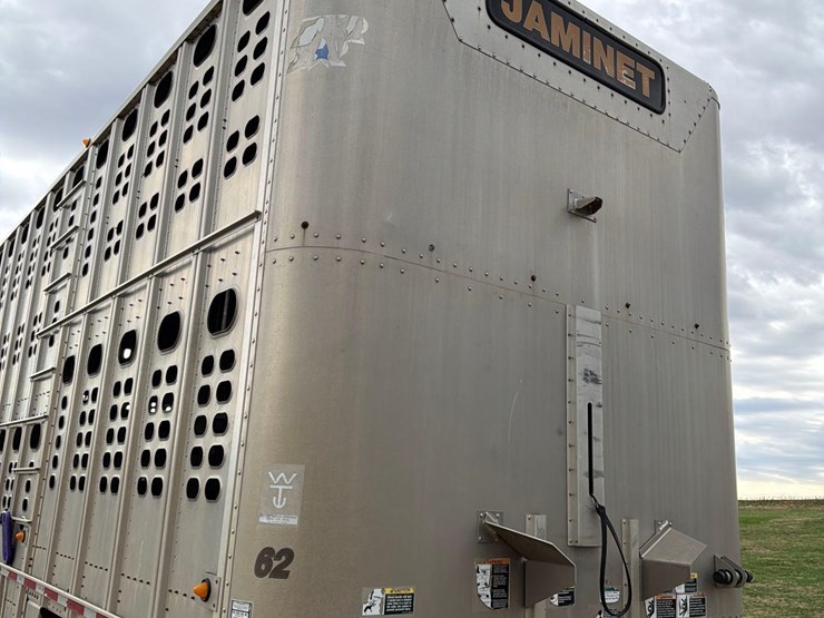 2008-wilson-livestock-trailer-image-16