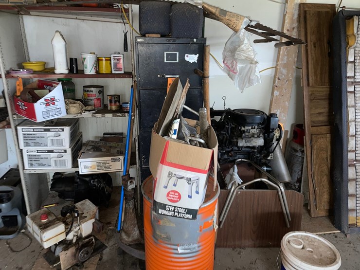 #7068-•-filing-cabinet-and-contents-image-1
