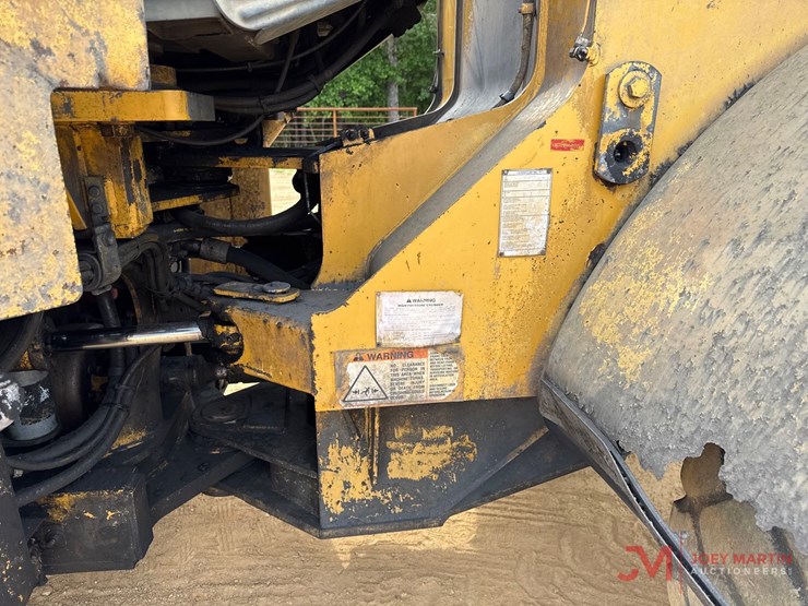 caterpillar-416-image-15