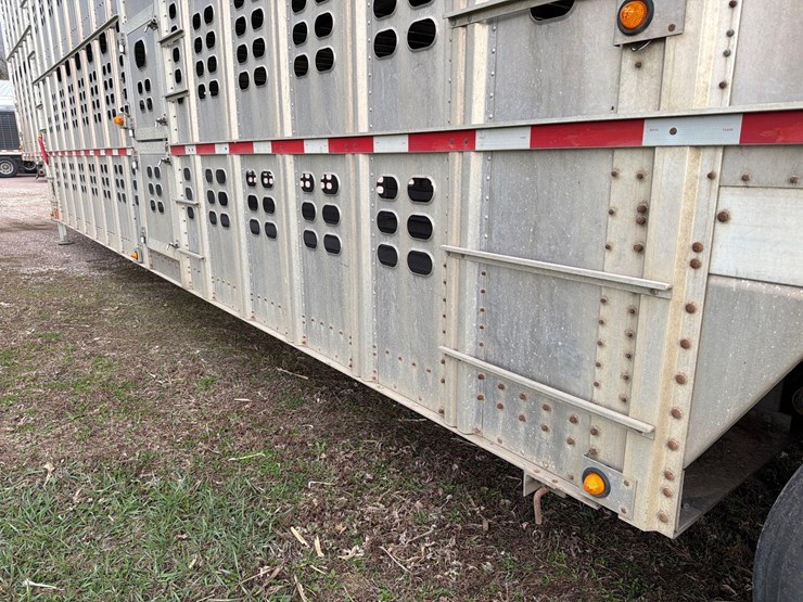 2008-wilson-livestock-trailer-image-44
