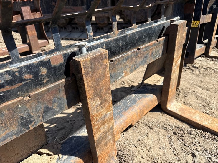 #3919-•-approx-48"-skid-steer-forks-image-5
