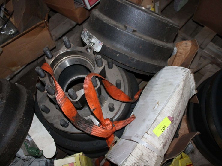pallet-of-various-automotive-parts-image-6