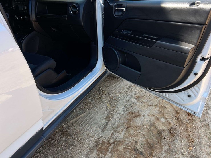 2012-jeep-compass-image-28