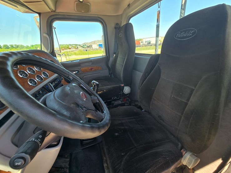 2007-peterbilt-379-image-58