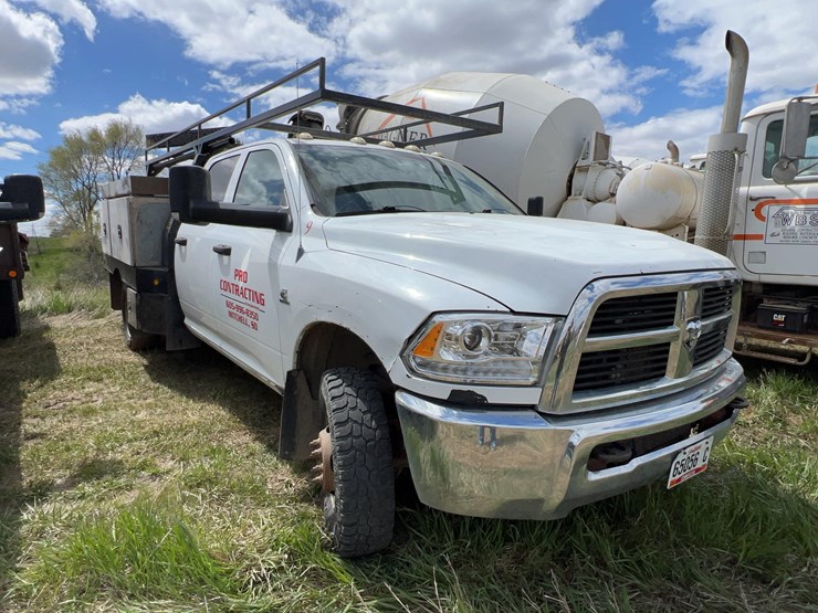 2011-dodge-3500-image-2