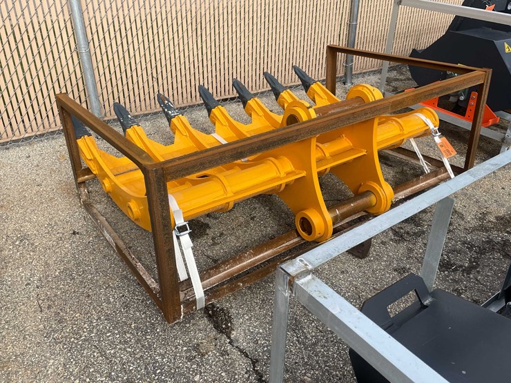 caterpillar-320-image-1