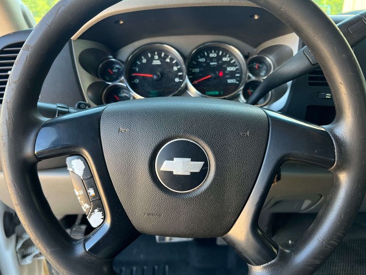 2013-chevrolet-silverado-3500hd-image-28
