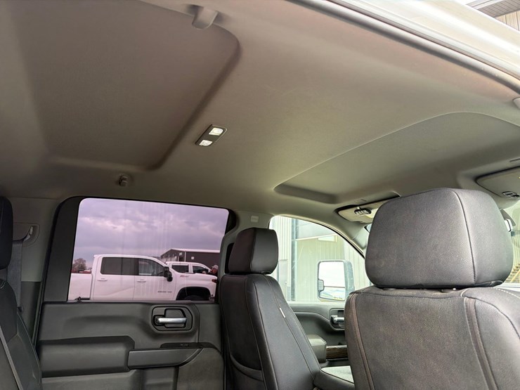 2021-chevrolet-2500hd-image-33