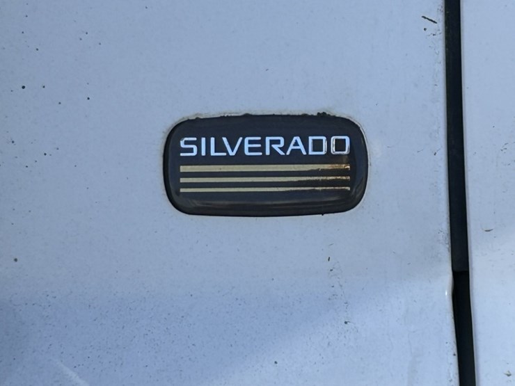 2002-chevrolet-silverado-3500-image-11