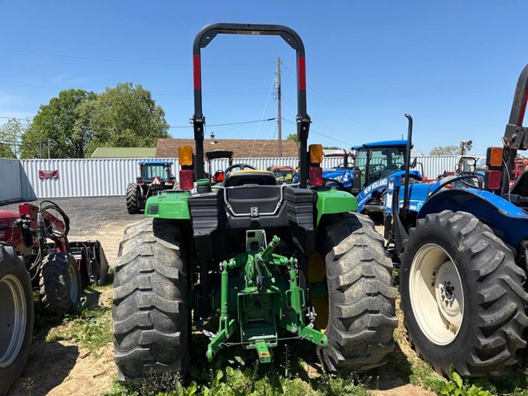2019-john-deere-4044m-image-11