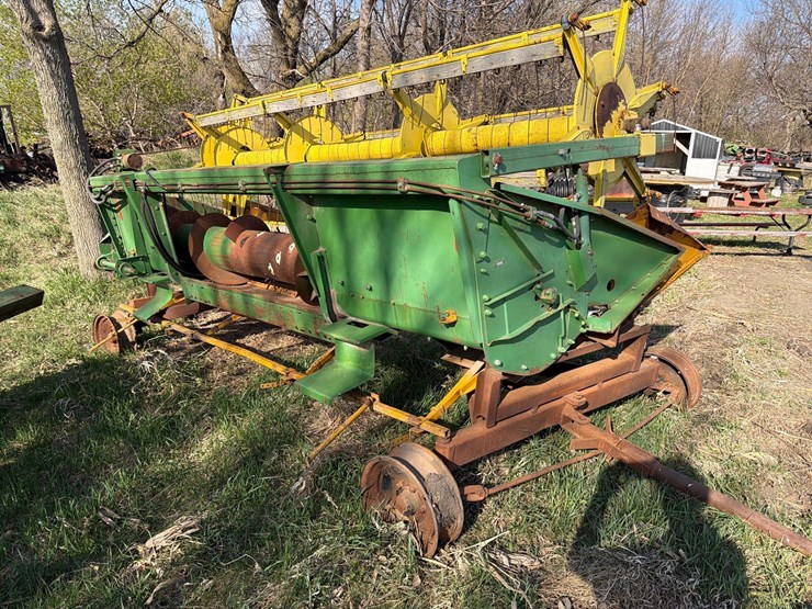 john-deere-13ft-bean-head-with-trailer-image-3