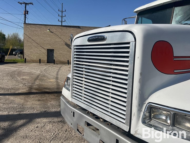1995-freightliner-fld120-image-15