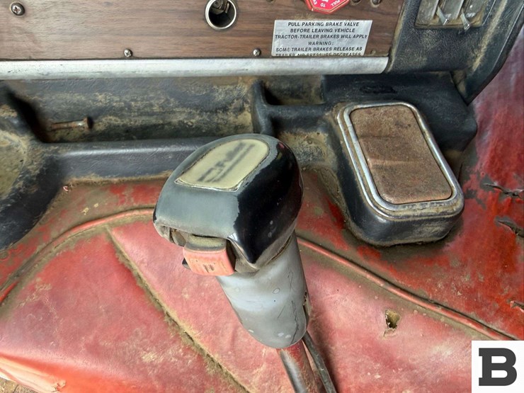 1984-peterbilt-362-image-43