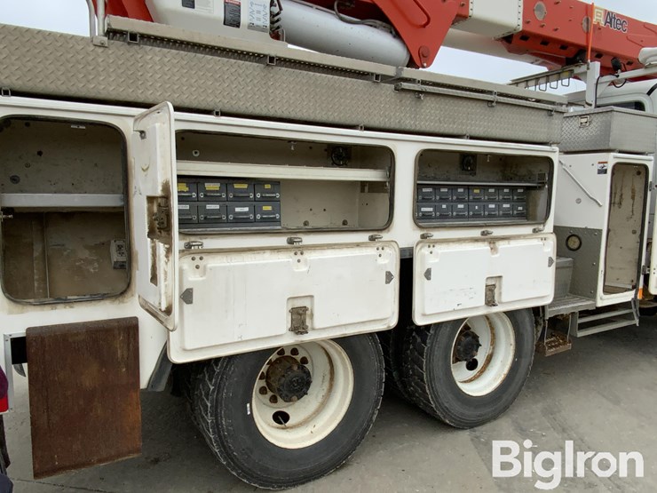 2013-freightliner-m2-106-image-16