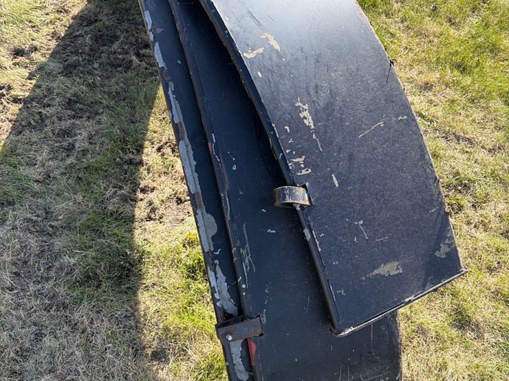 bextra-west-round-bale-hay-feeder-extension-image-4