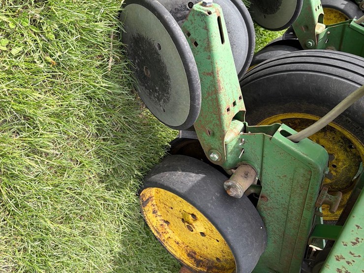 john-deere-7000-image-12