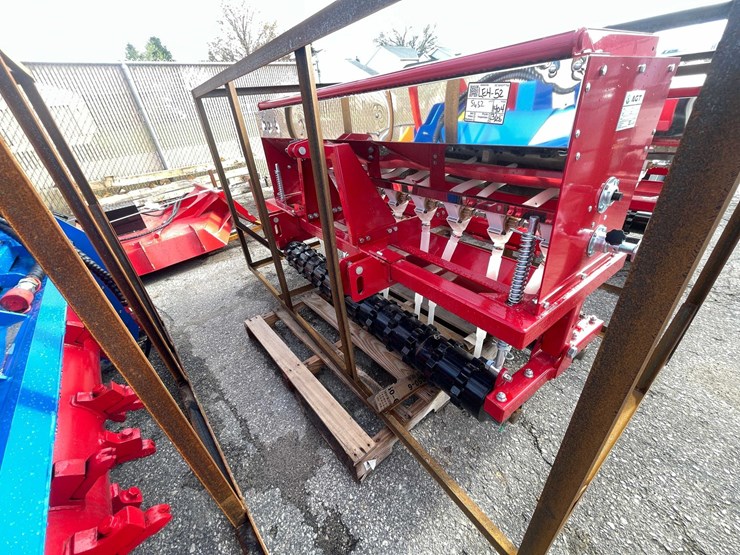 #9028-•-unused-agt-70-skid-steer-universal-mount-(o12)-image-8