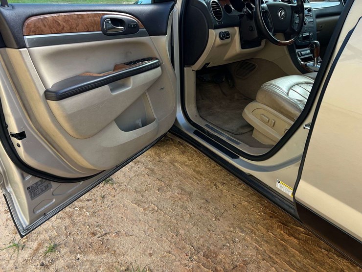 2011-buick-enclave-cxl-image-11