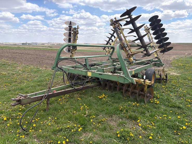 john-deere-230-image-1