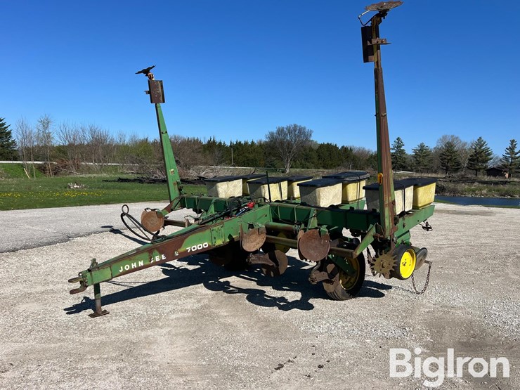 john-deere-7000-image-1
