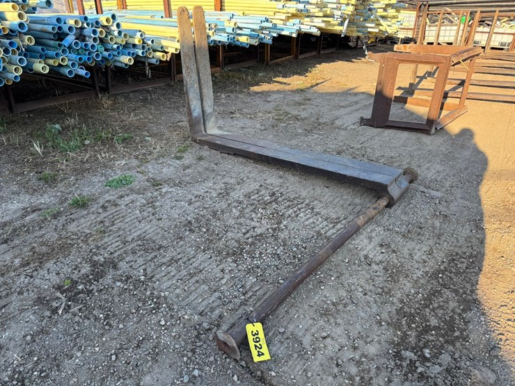 #3924-•-approx-48"-loader-forks-image-7