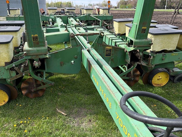 john-deere-7000-image-7