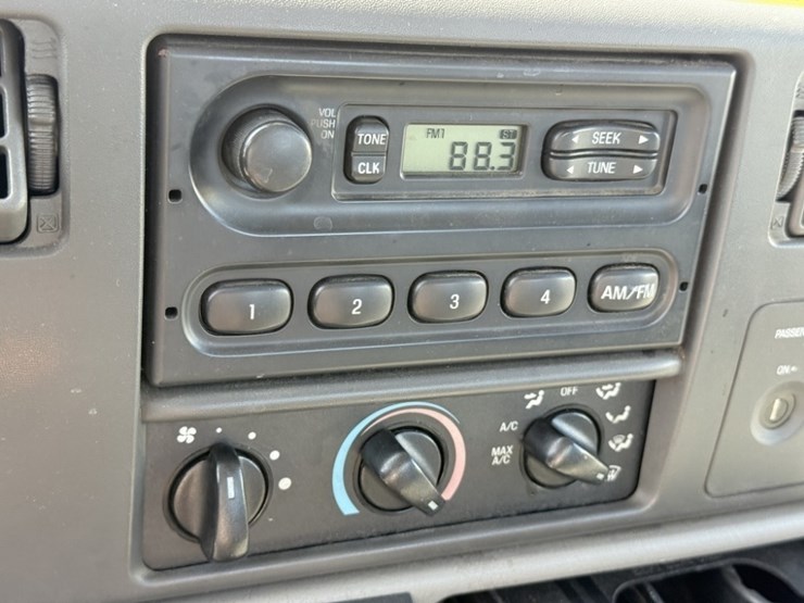 2004-ford-f550-sd-image-29